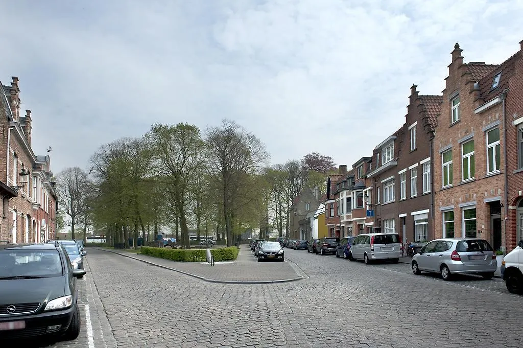 לינה וארוחת בוקר Central Bruges B&B